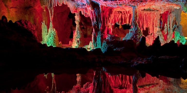 Grand-Caverns-colorful-cavern