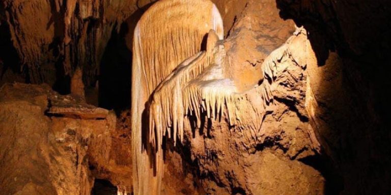 Grand-Caverns-stalagtites
