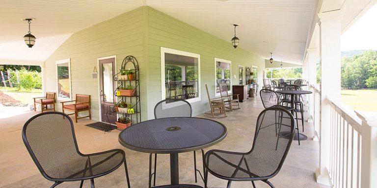 Loving-Cup-Vineyard-And-Winery-Porch-800x400