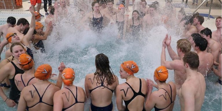 UVA-Swimmers-splashing